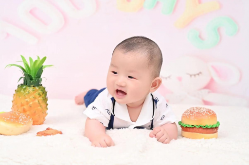 沈丘宝宝在妈妈肚子里
